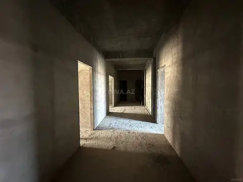 Satılır 4 otaqlı mənzil 180.9 m²