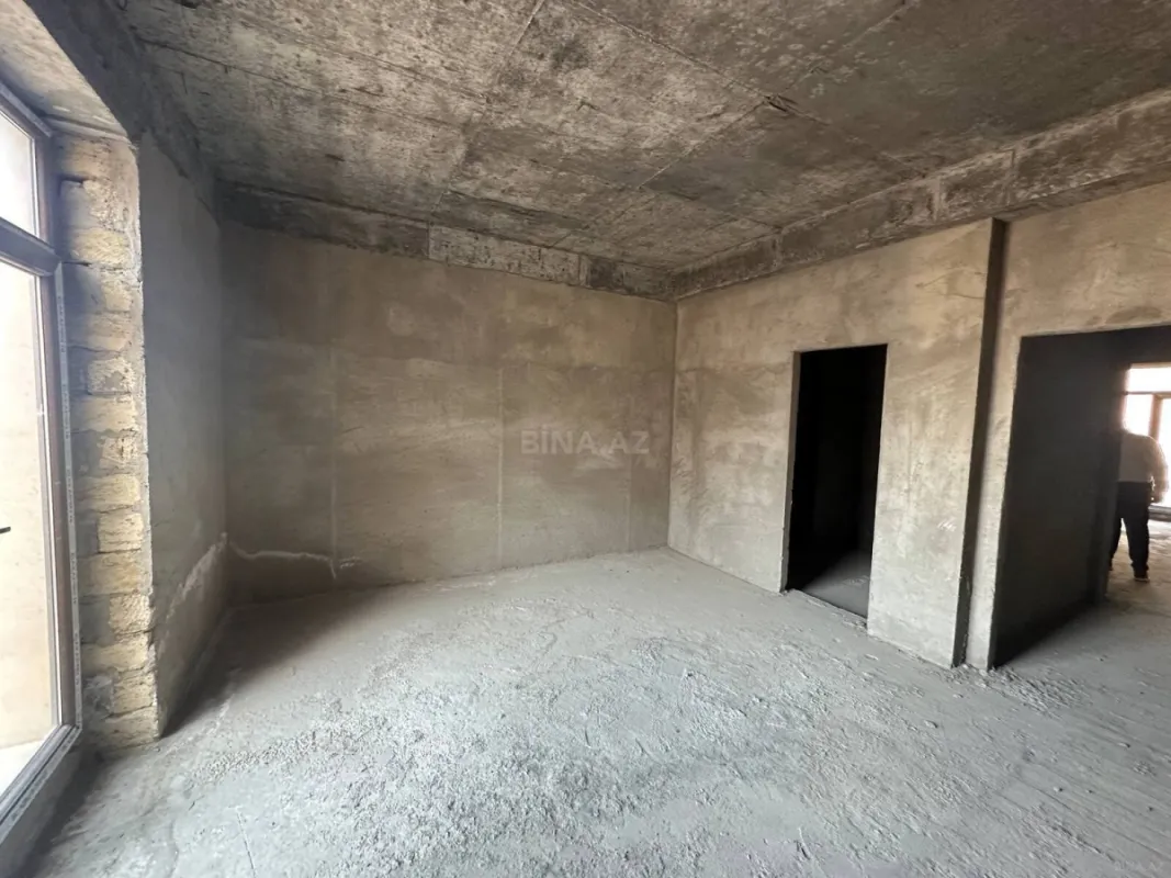 Satılır 4 otaqlı mənzil 180.9 m²