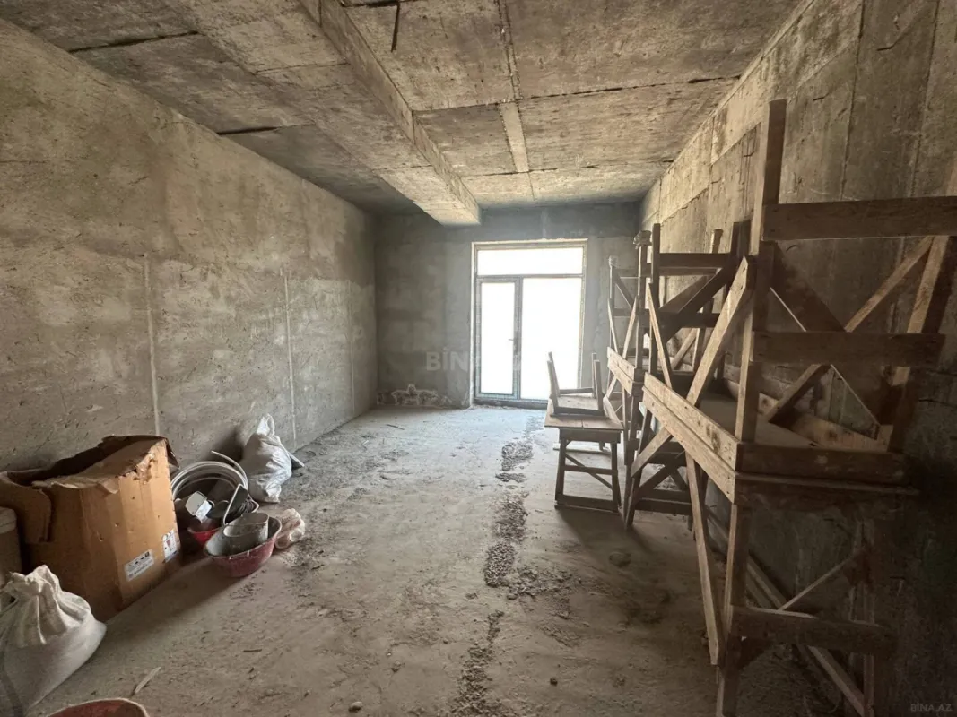 Satılır 4 otaqlı mənzil 180.9 m²