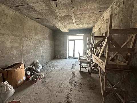 Satılır 4 otaqlı mənzil 180.9 m²