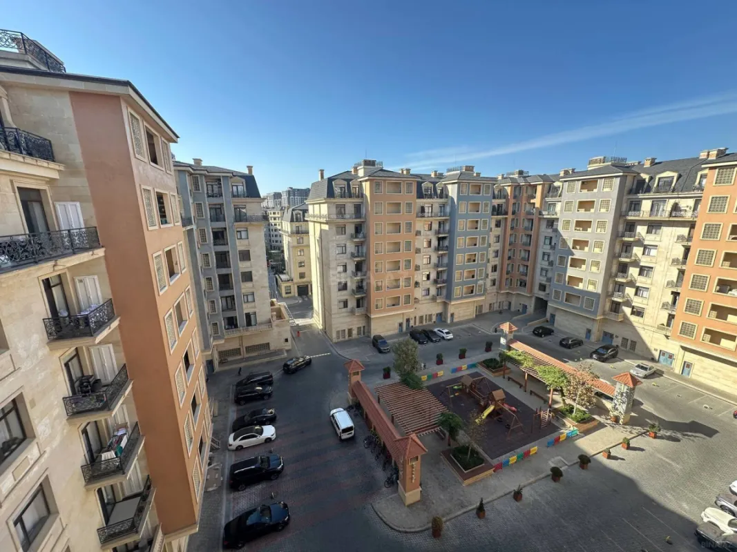 Satılır 4 otaqlı mənzil 180.9 m²