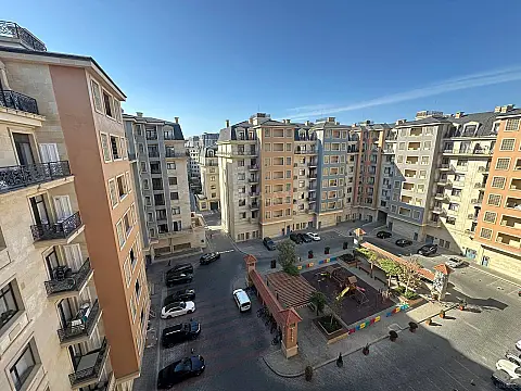 Satılır 4 otaqlı mənzil 180.9 m²