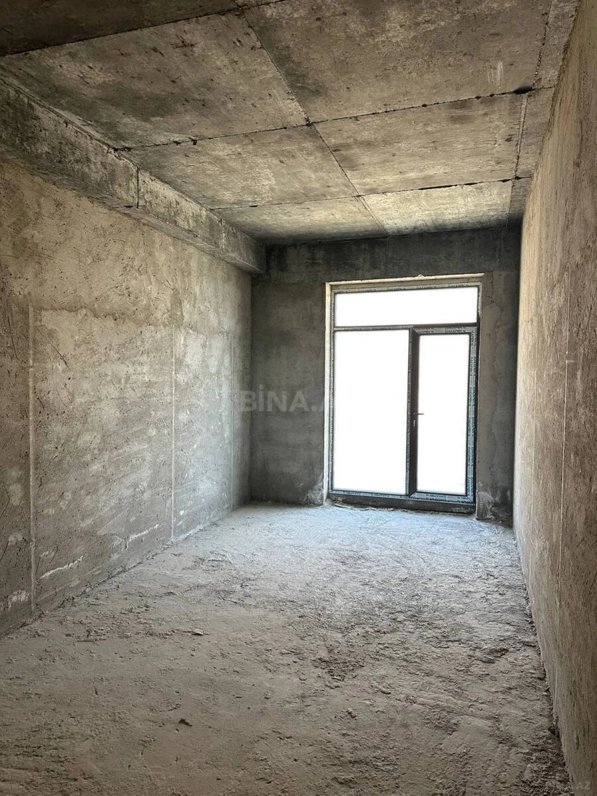 Satılır 4 otaqlı mənzil 180.9 m²