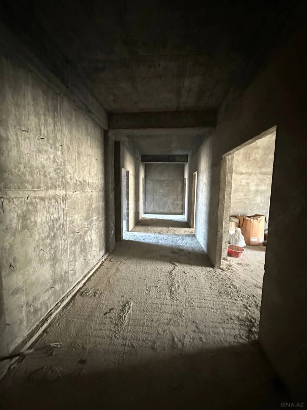 Satılır 4 otaqlı mənzil 180.9 m²