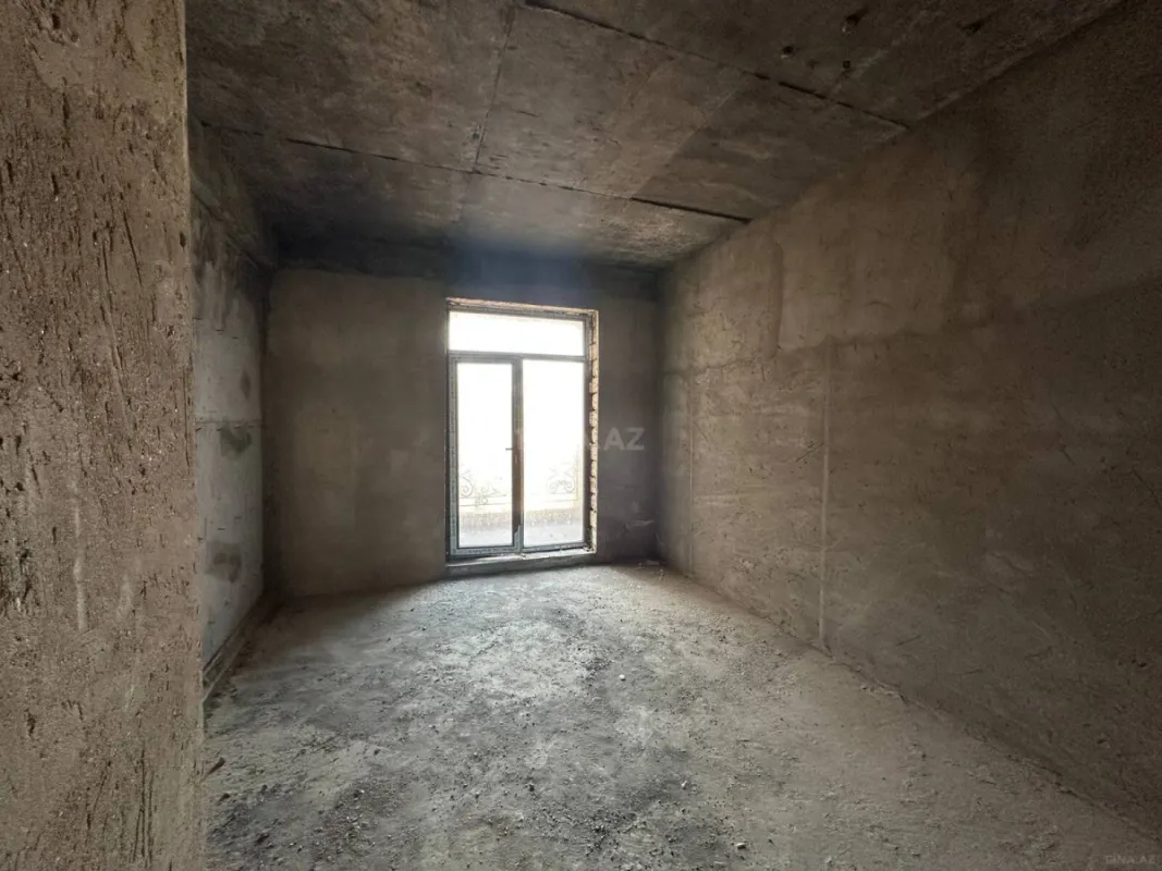 Satılır 4 otaqlı mənzil 180.9 m²