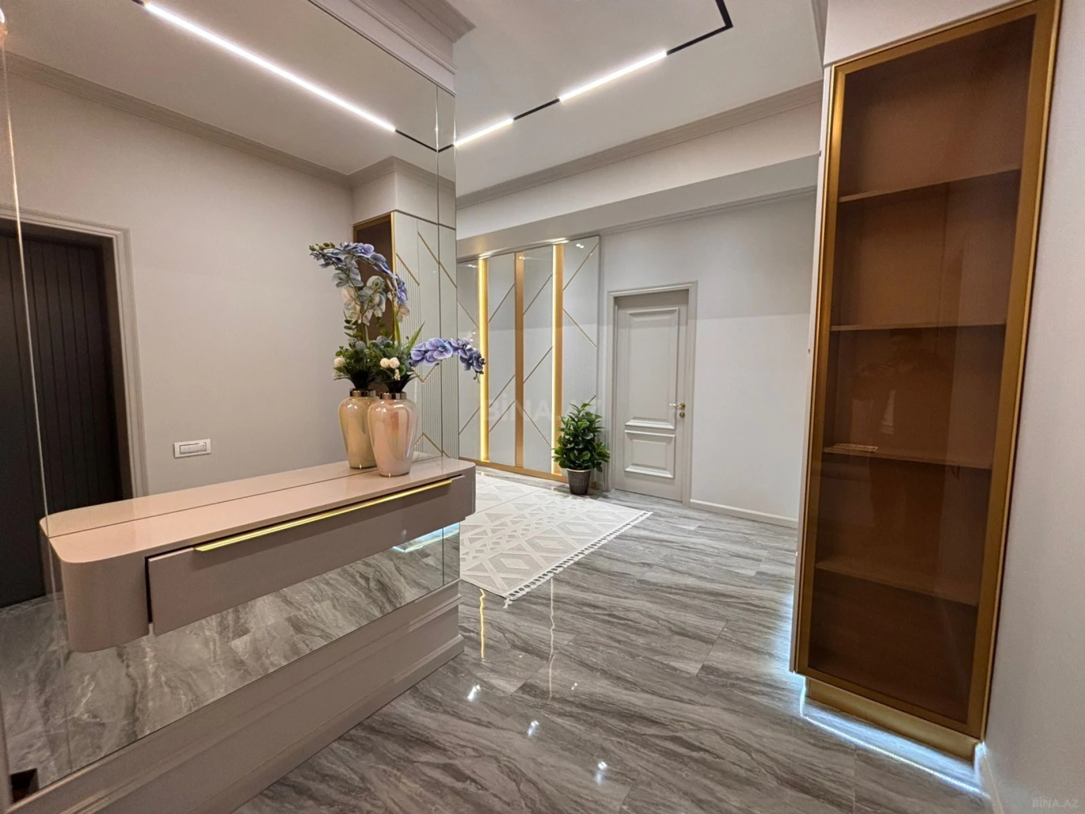 Satılır 3 otaqlı mənzil 127 m²