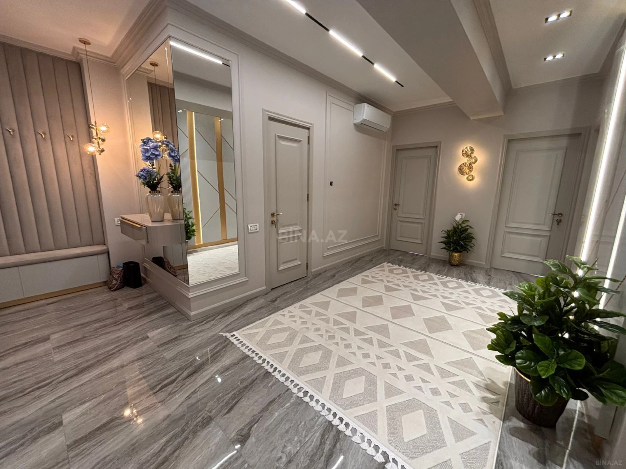 Satılır 3 otaqlı mənzil 127 m²