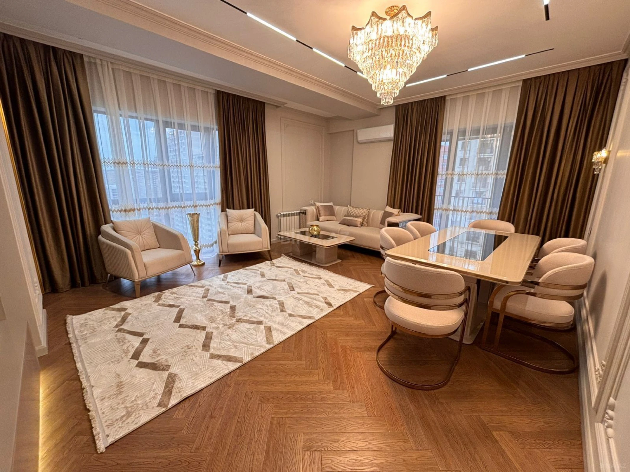 Satılır 3 otaqlı mənzil 127 m²