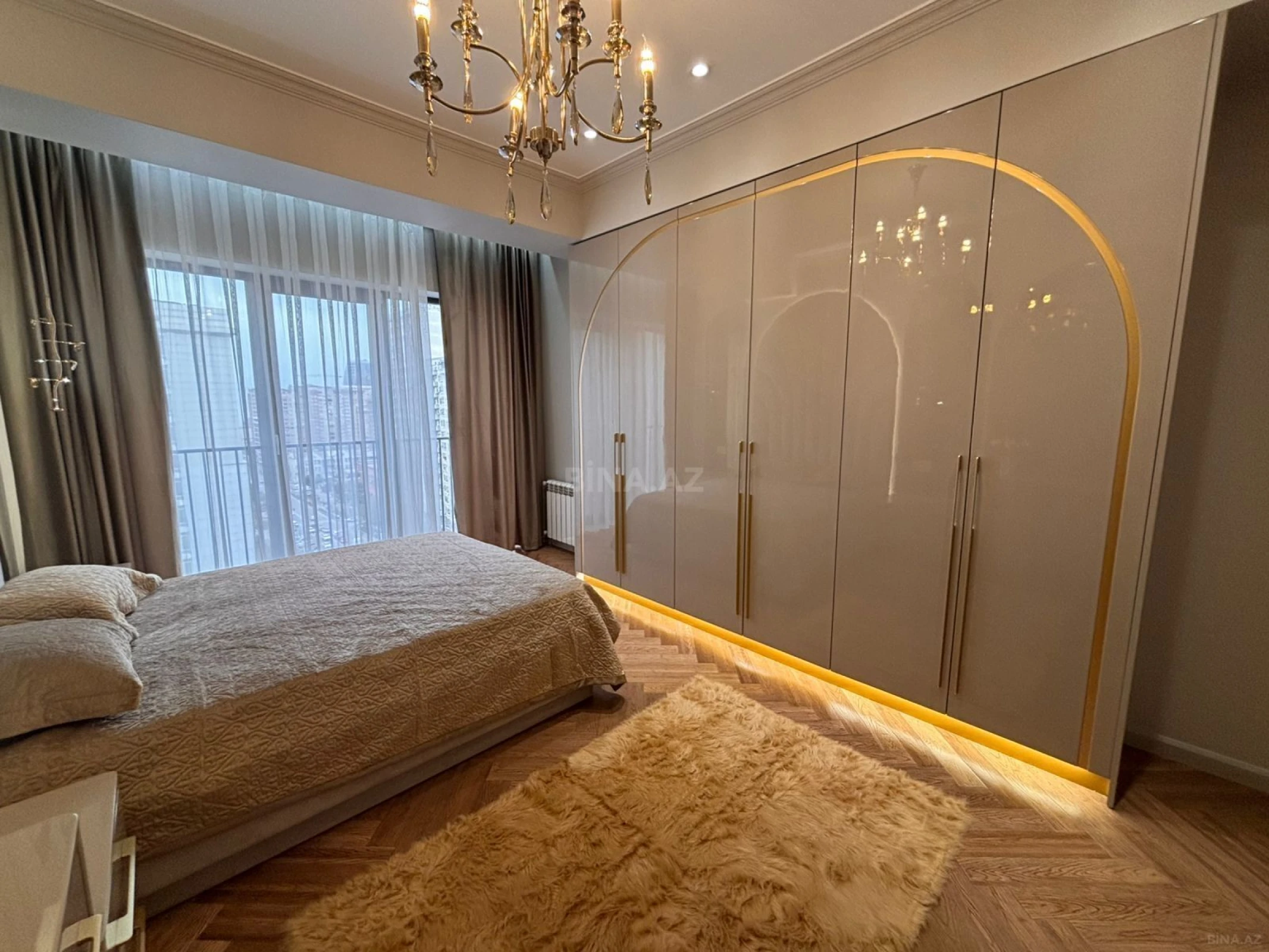 Satılır 3 otaqlı mənzil 127 m²