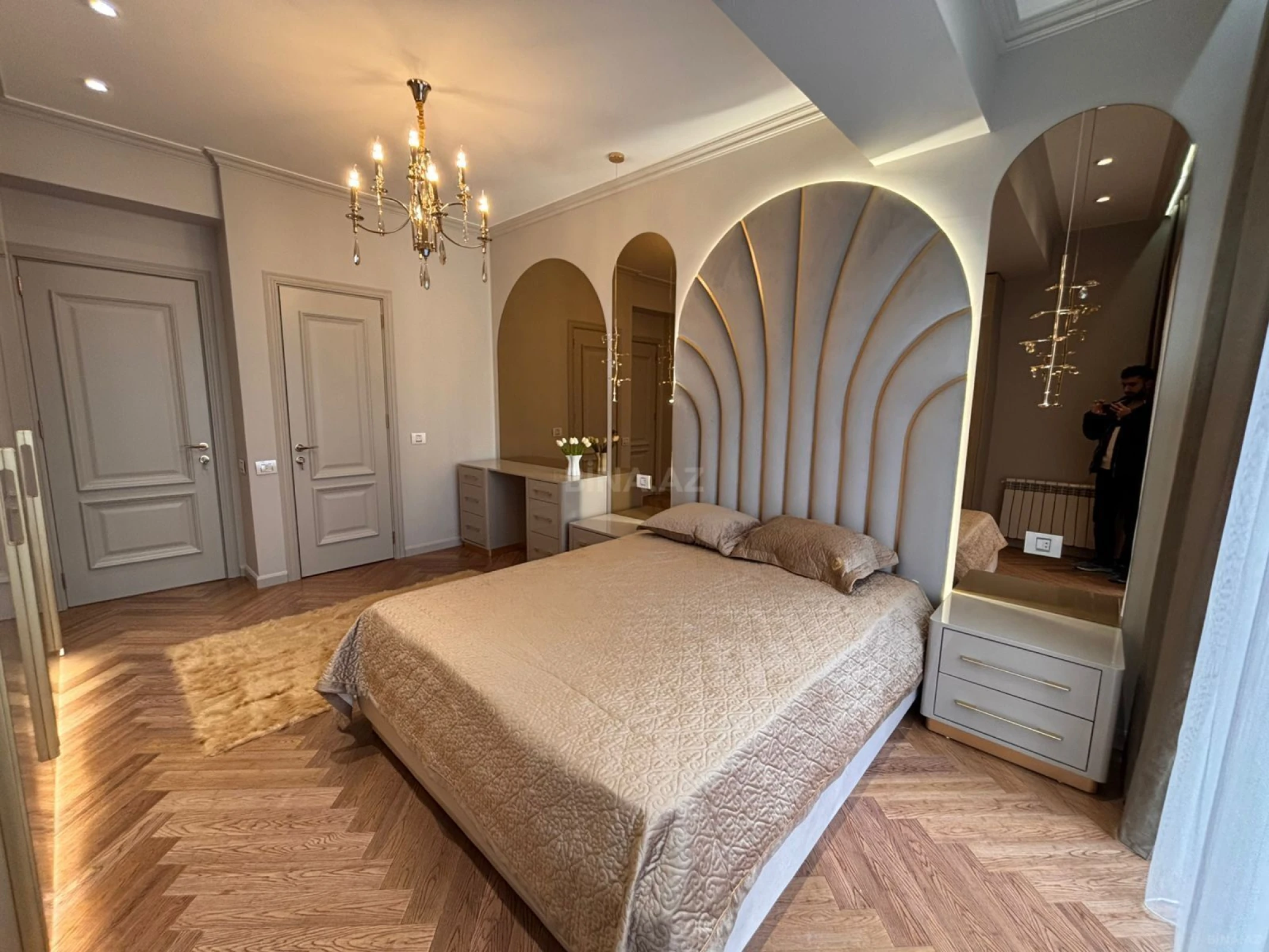 Satılır 3 otaqlı mənzil 127 m²