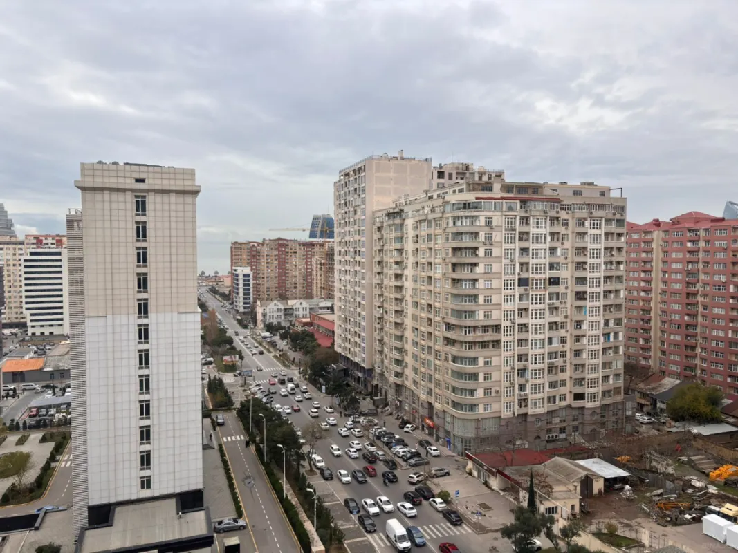 Satılır 3 otaqlı mənzil 127 m²