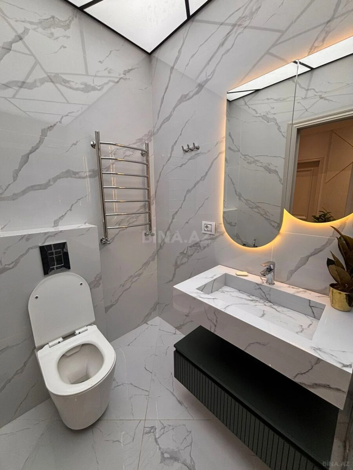 Satılır 3 otaqlı mənzil 127 m²