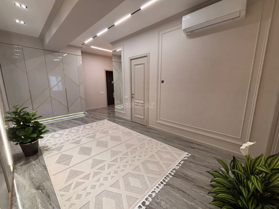 Satılır 3 otaqlı mənzil 127 m²