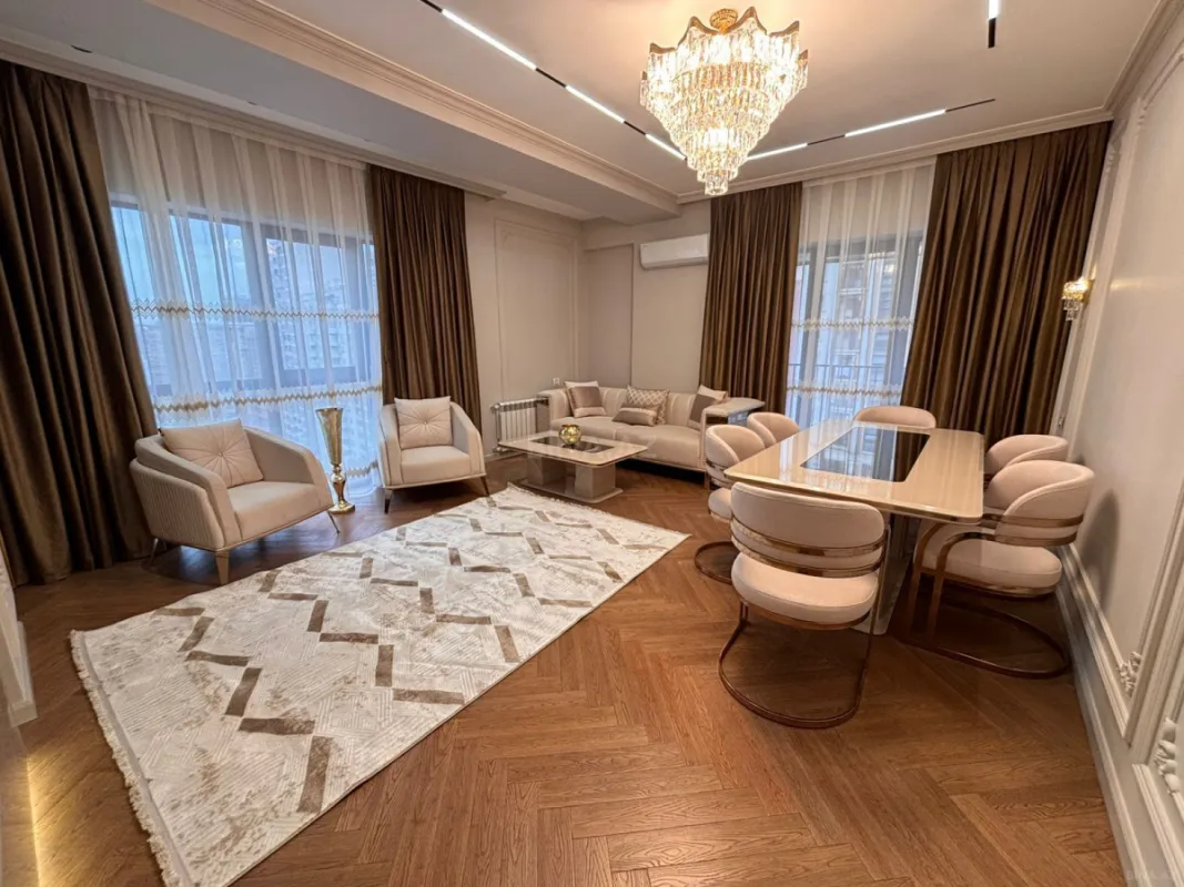 Satılır 3 otaqlı mənzil 127 m²