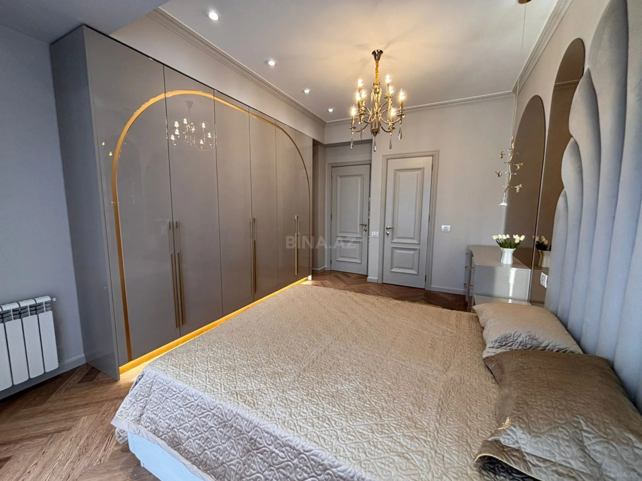 Satılır 3 otaqlı mənzil 127 m²