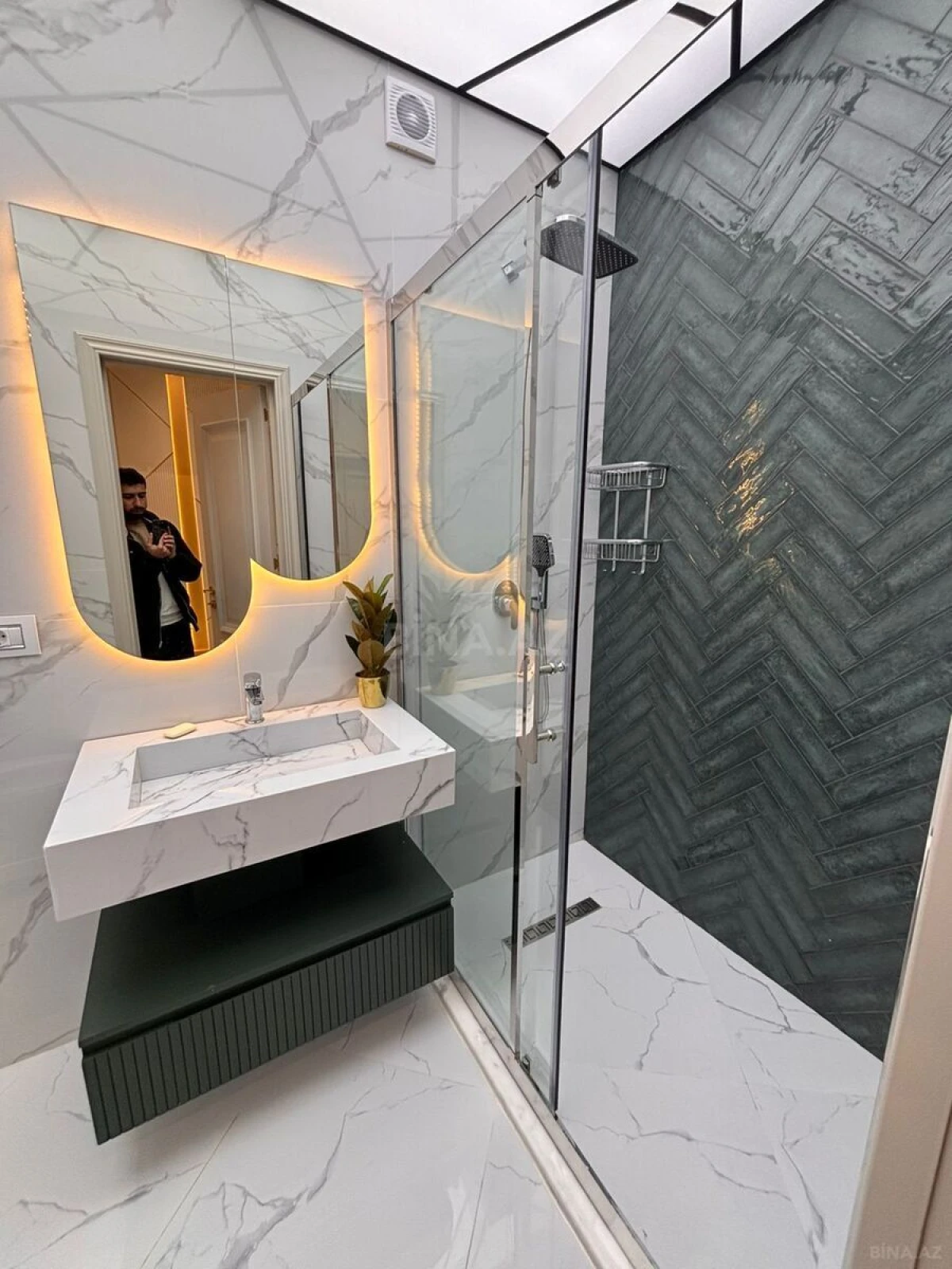 Satılır 3 otaqlı mənzil 127 m²