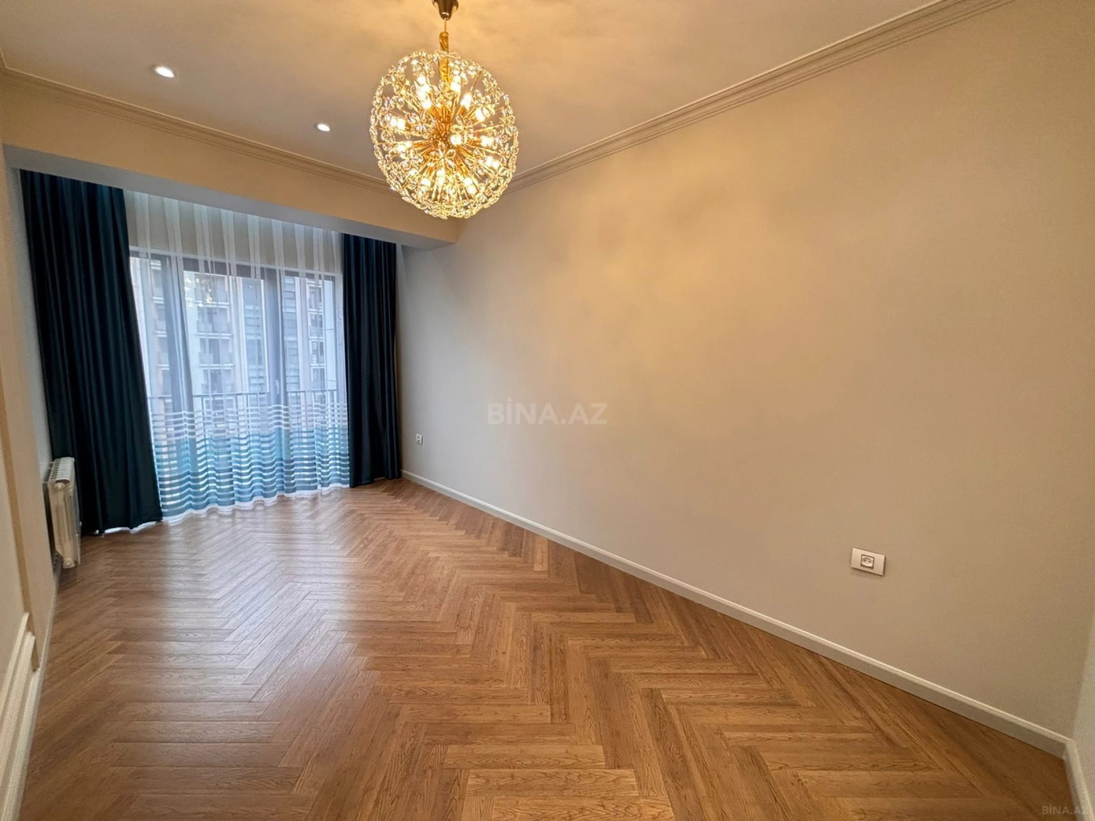 Satılır 3 otaqlı mənzil 127 m²