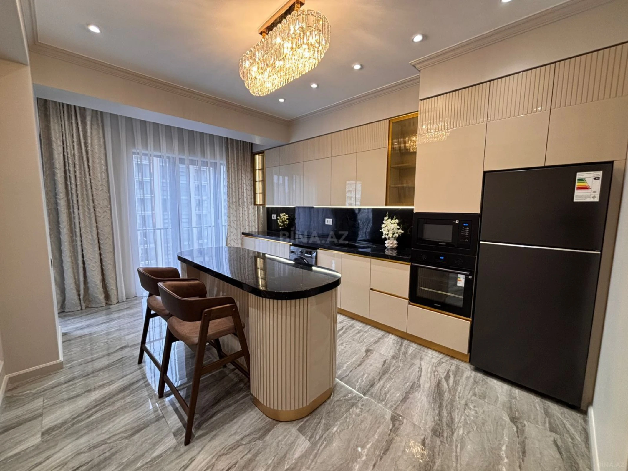 Satılır 3 otaqlı mənzil 127 m²