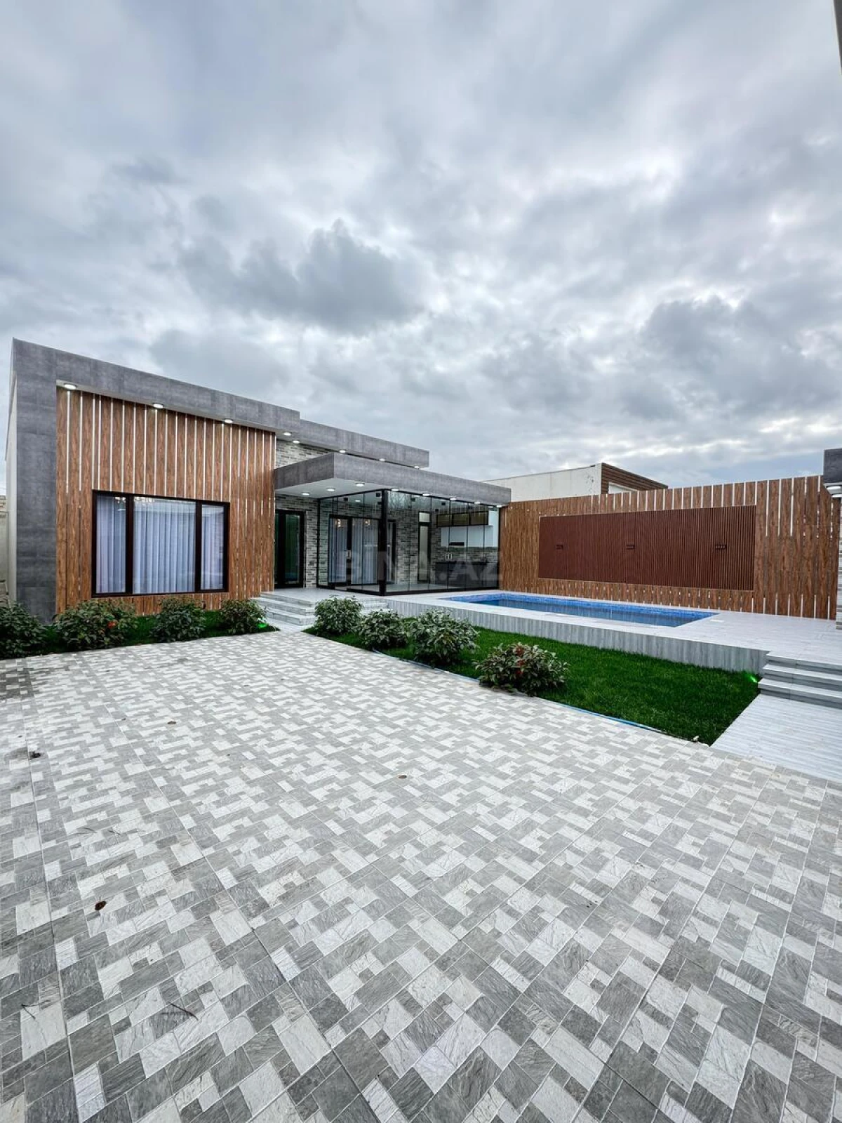 Satılır 4 otaqlı həyət evi 170 m²