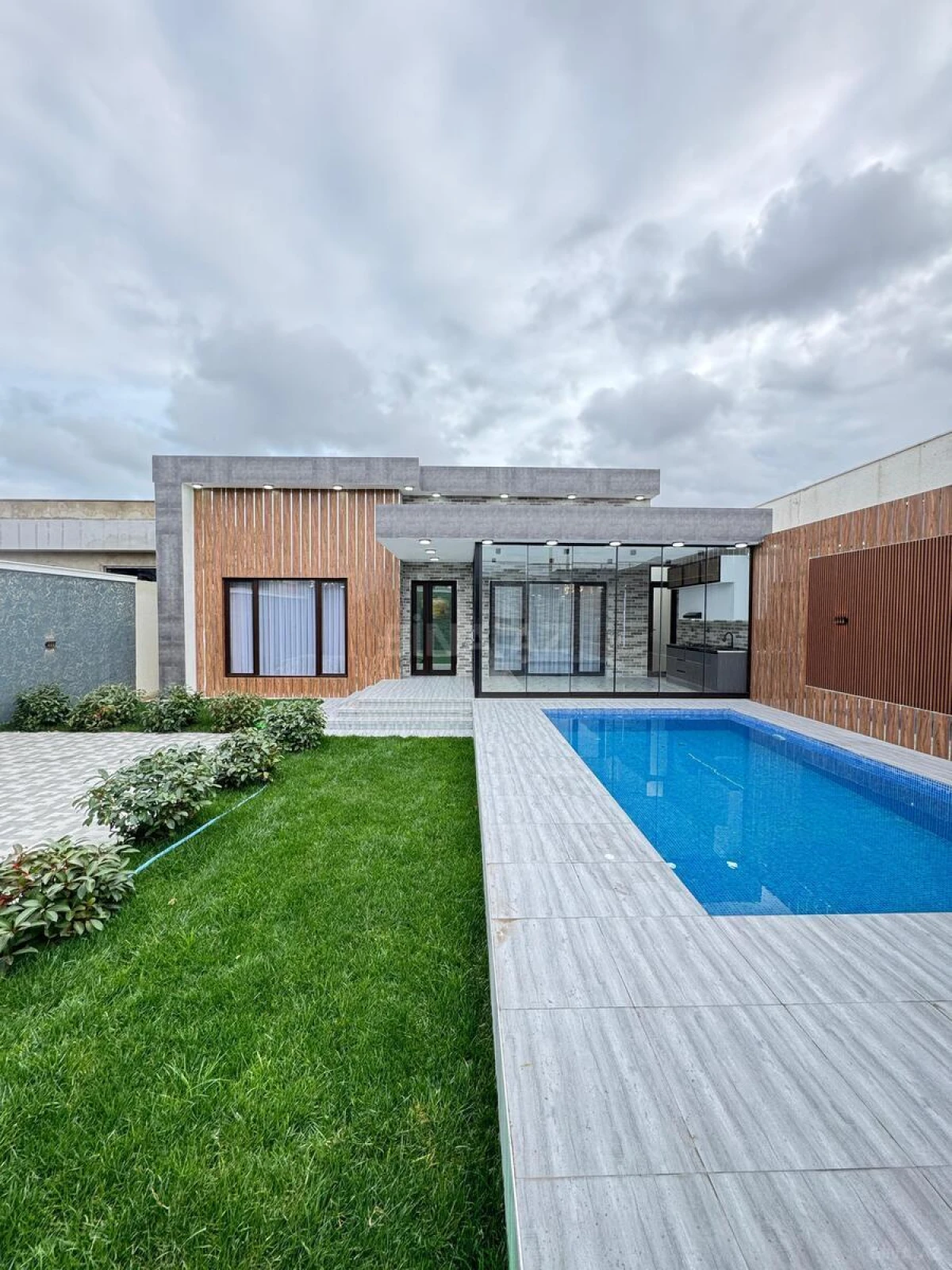 Satılır 4 otaqlı həyət evi 170 m²