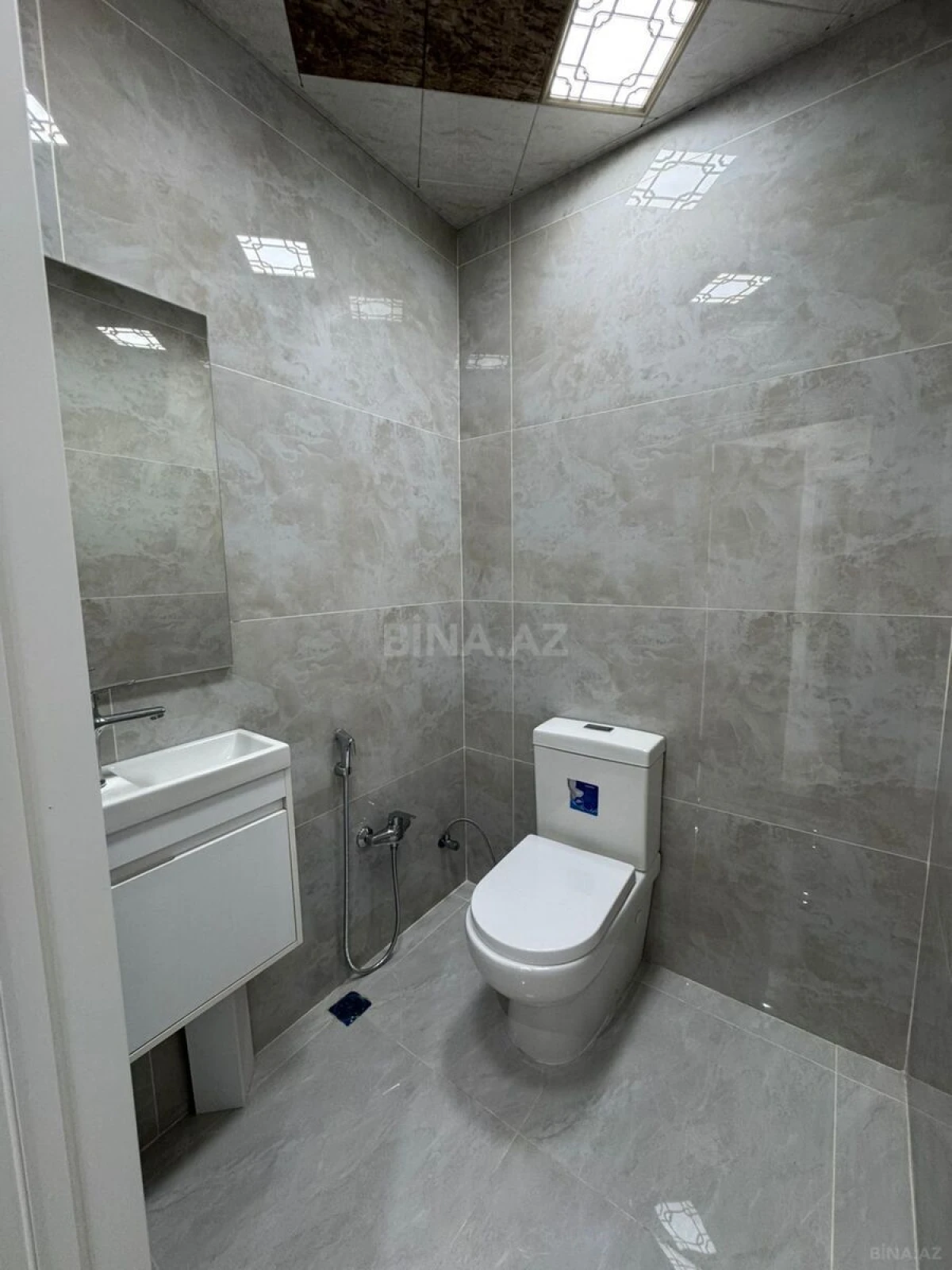 Satılır 4 otaqlı mənzil 115 m²