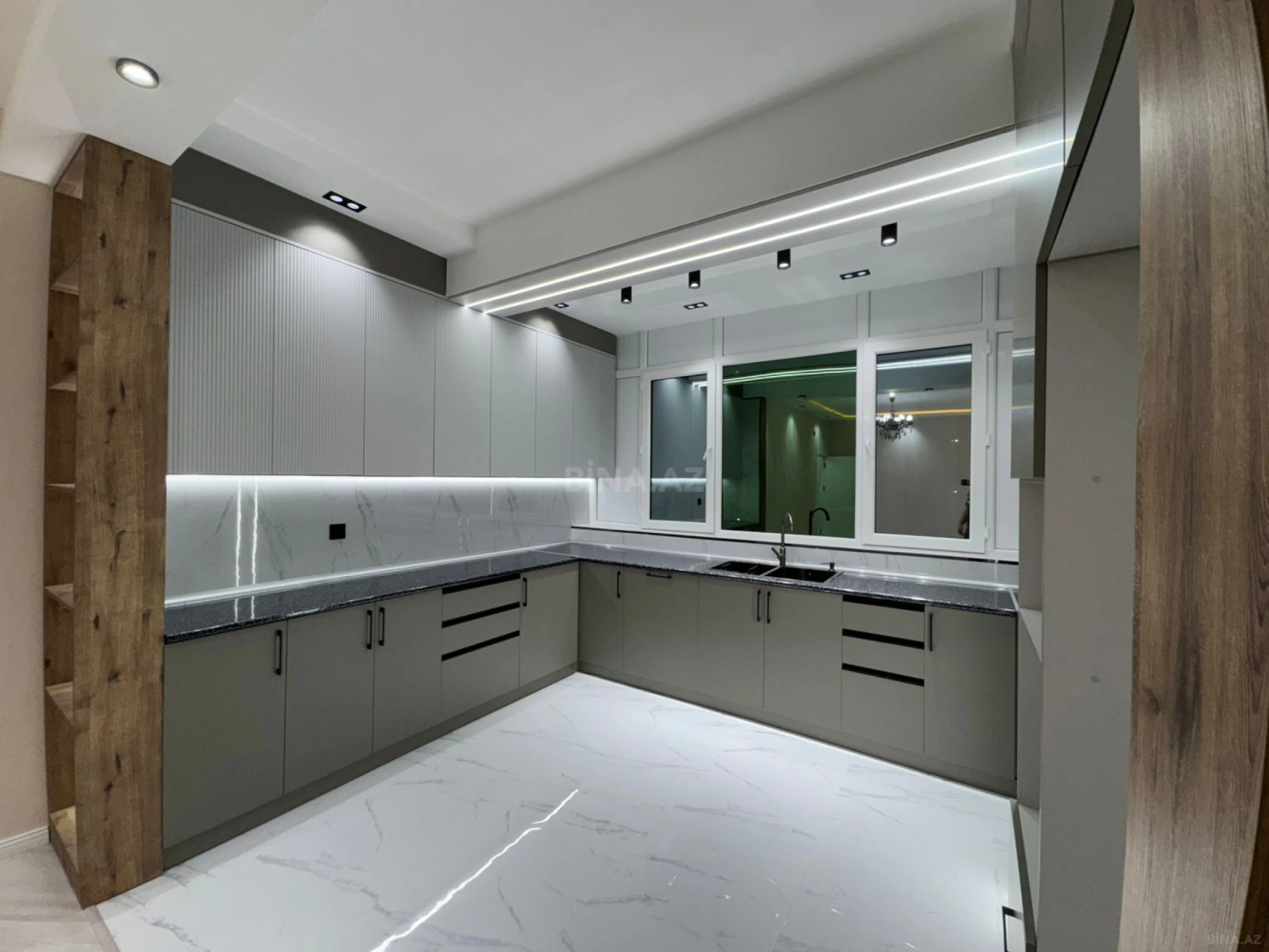 Satılır 4 otaqlı mənzil 115 m²