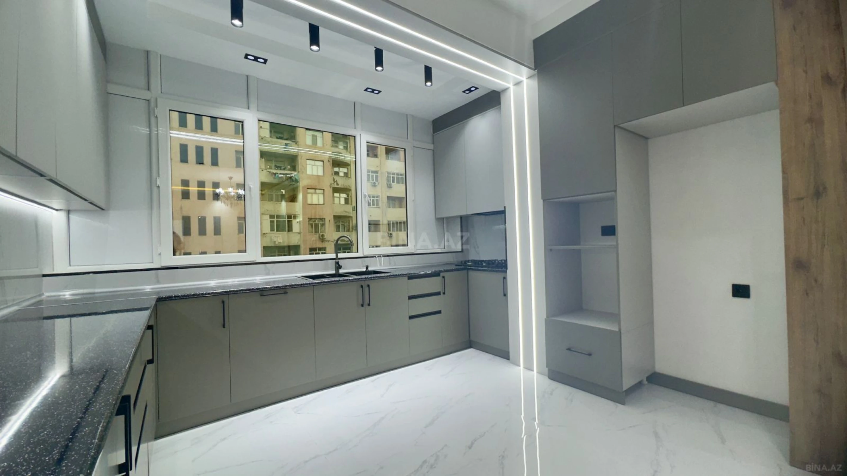 Satılır 4 otaqlı mənzil 115 m²