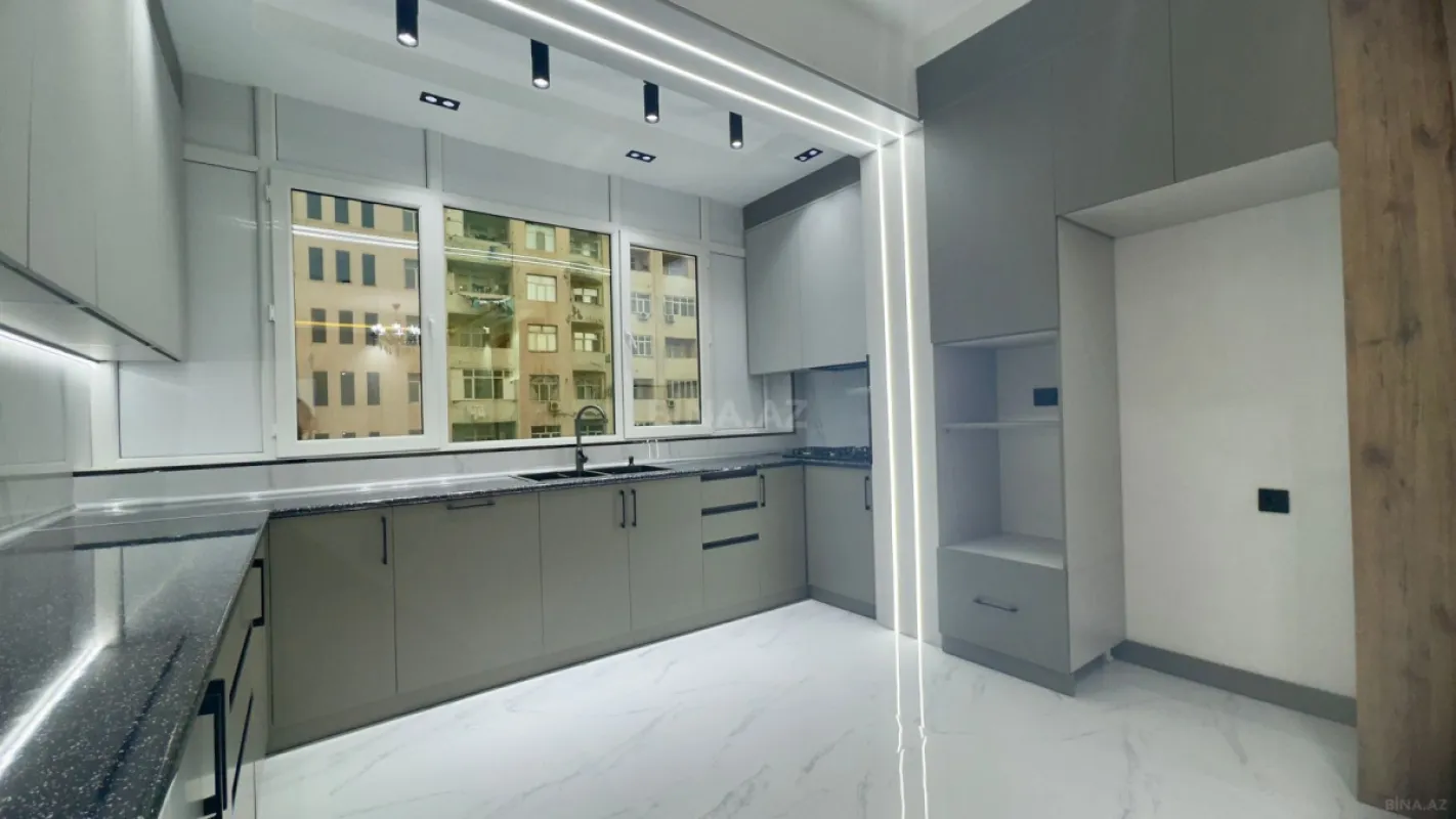 Satılır 4 otaqlı mənzil 115 m²