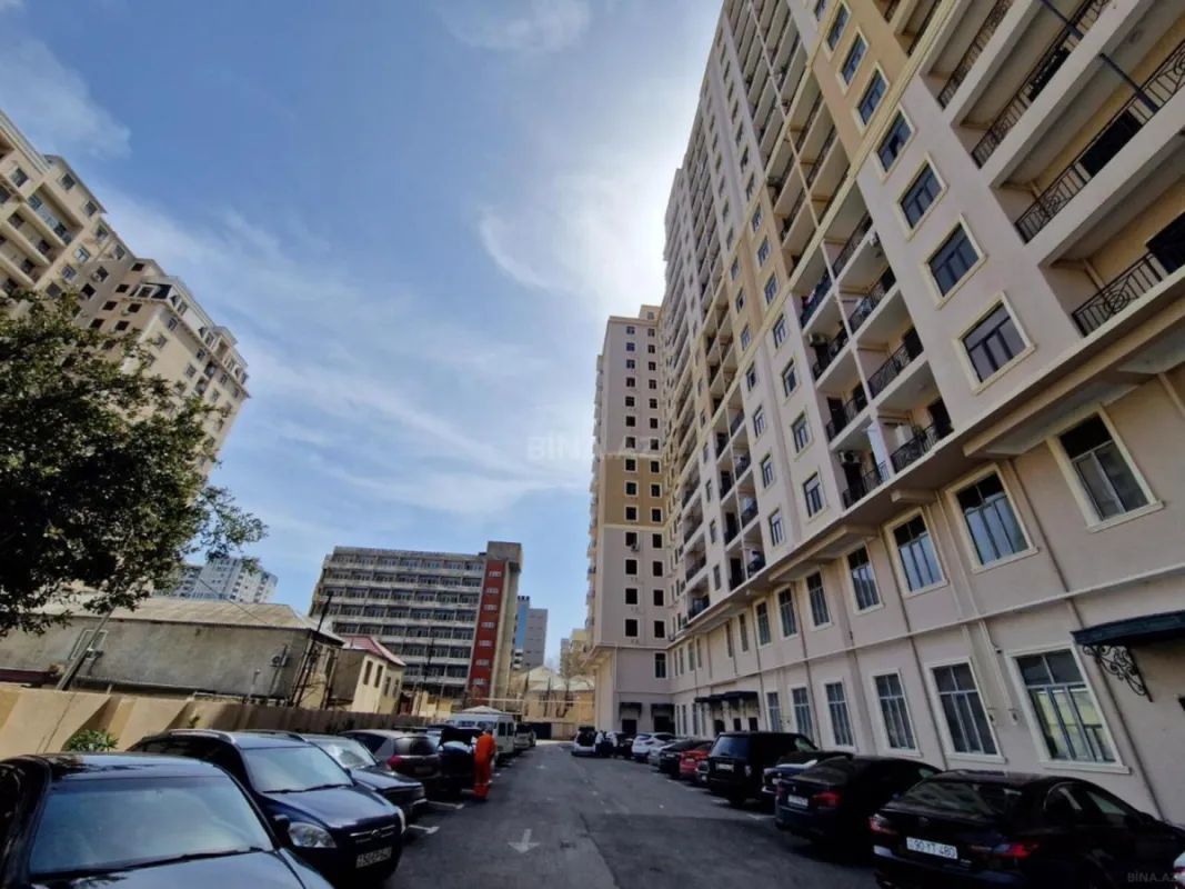 Satılır 3 otaqlı mənzil 137 m²