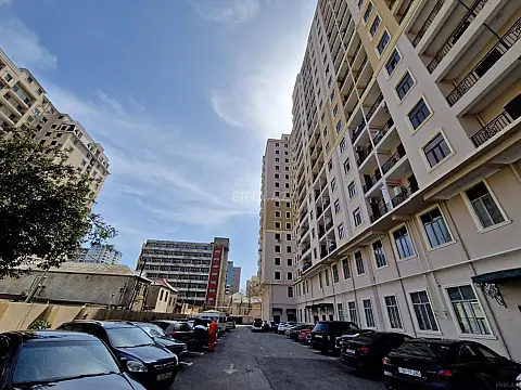 Satılır 3 otaqlı mənzil 137 m²