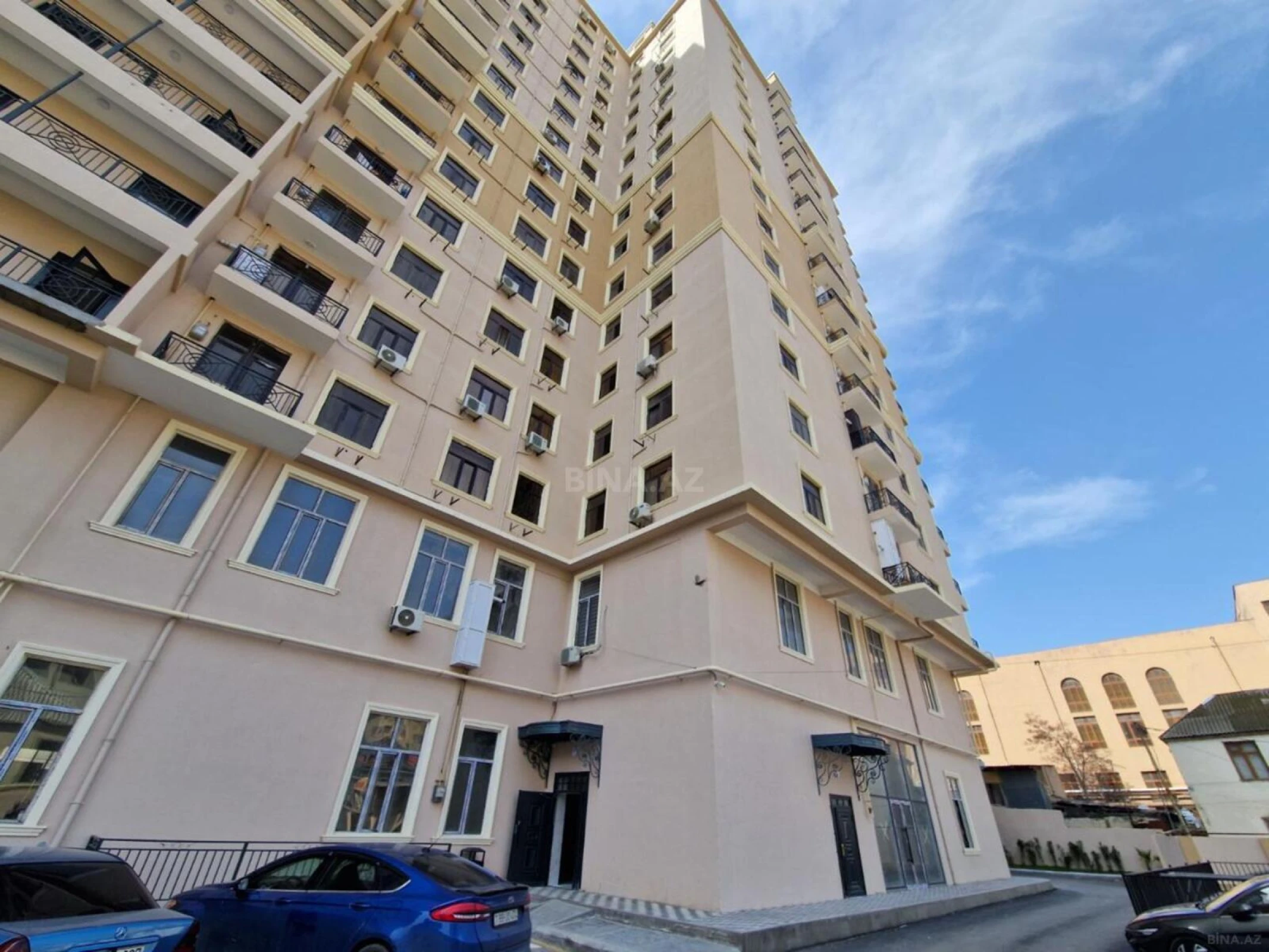 Satılır 3 otaqlı mənzil 137 m²