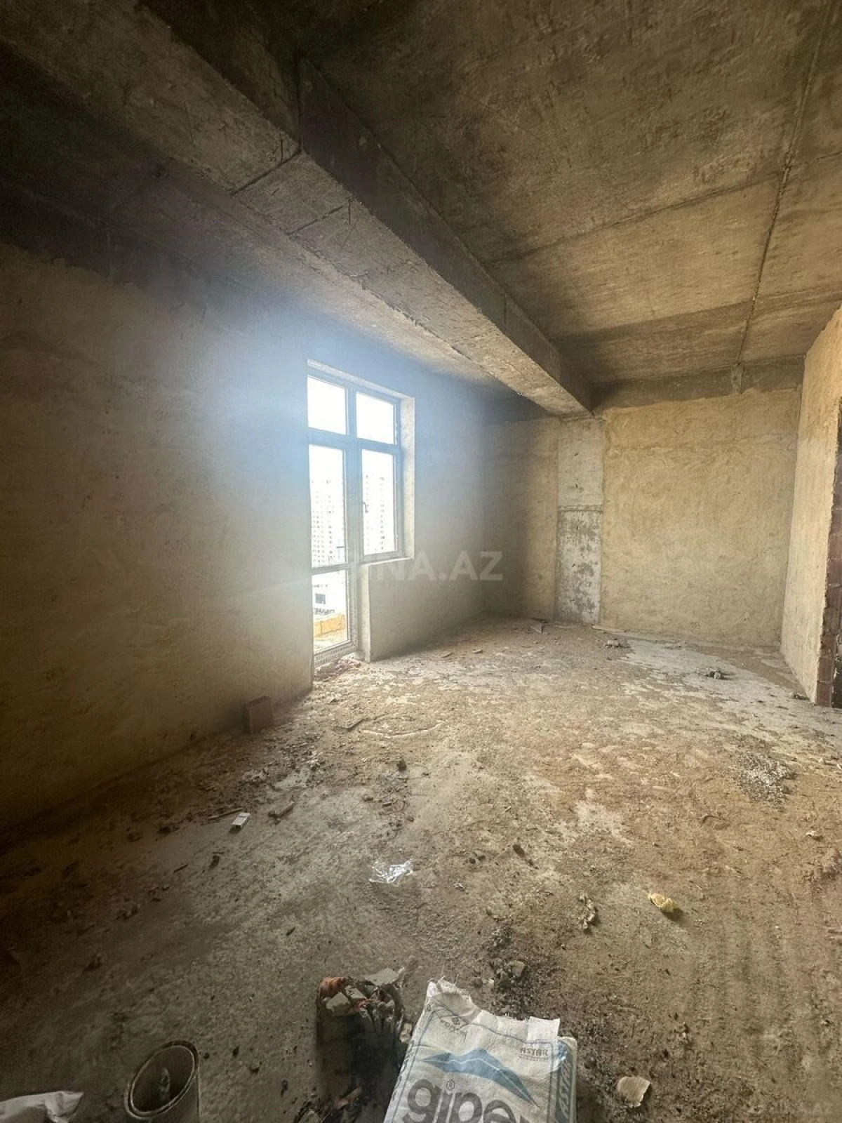 Satılır 3 otaqlı mənzil 137 m²