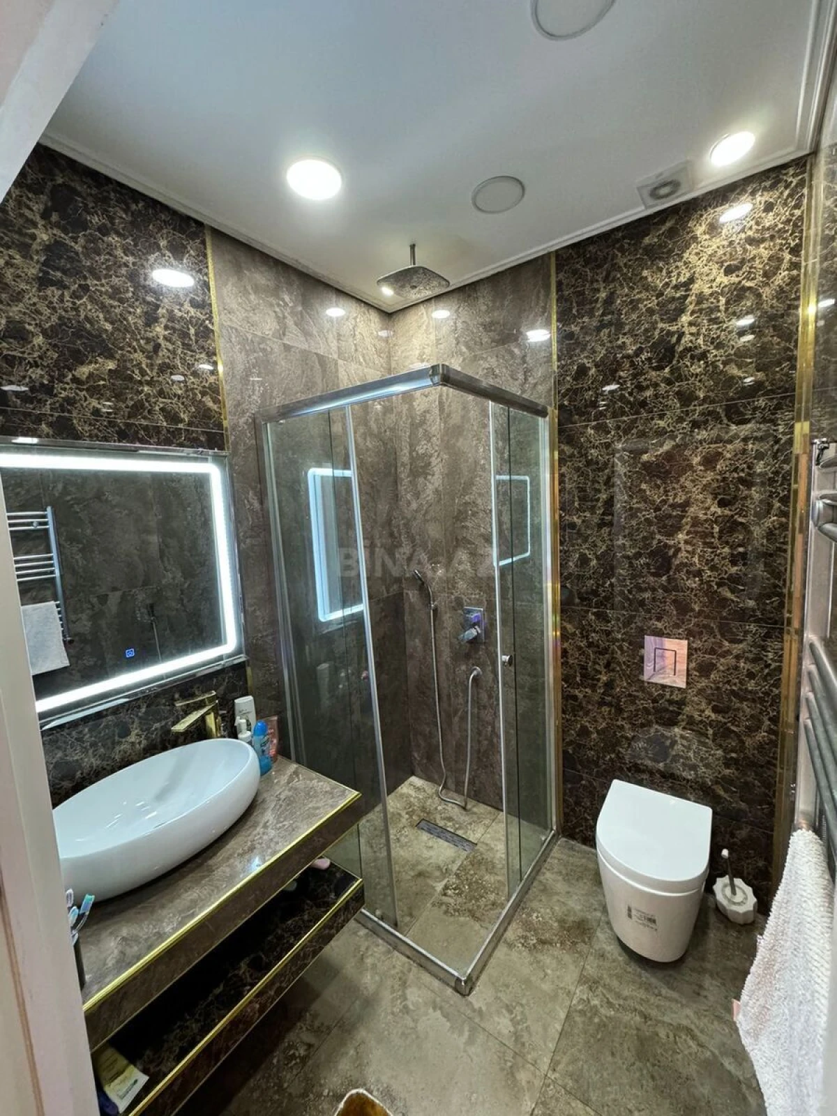 Satılır 2 otaqlı mənzil 105 m²