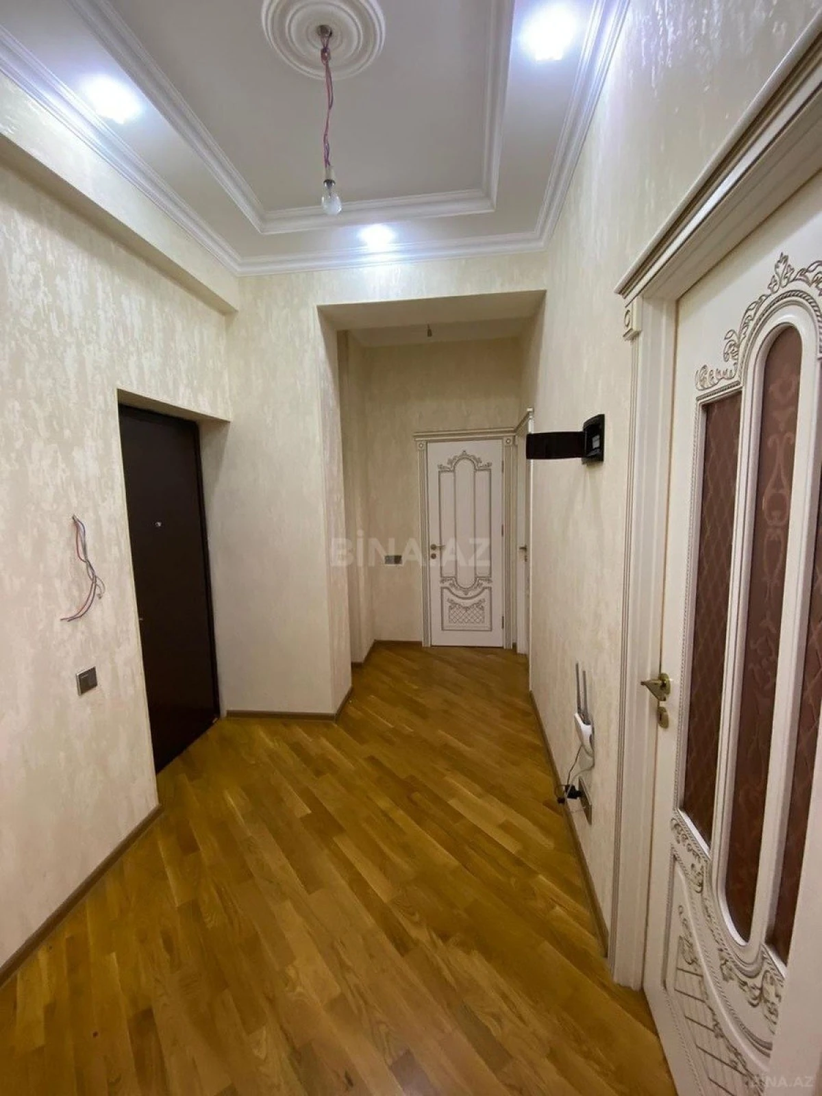 Satılır 2 otaqlı mənzil 82 m²