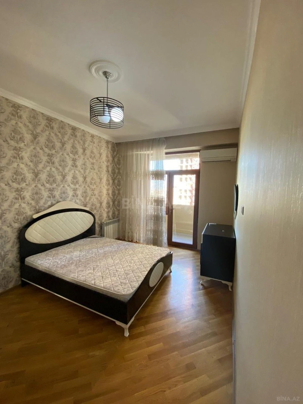Satılır 2 otaqlı mənzil 82 m²