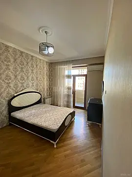 Satılır 2 otaqlı mənzil 82 m²