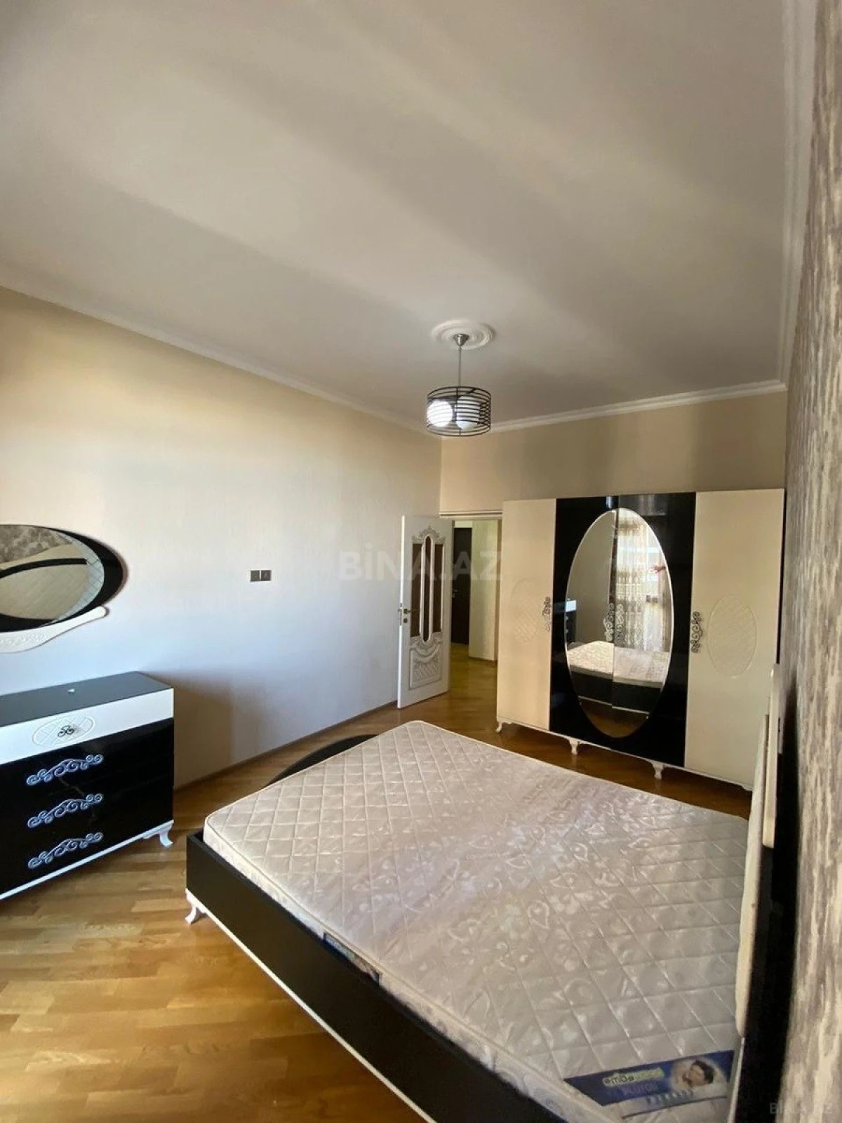 Satılır 2 otaqlı mənzil 82 m²