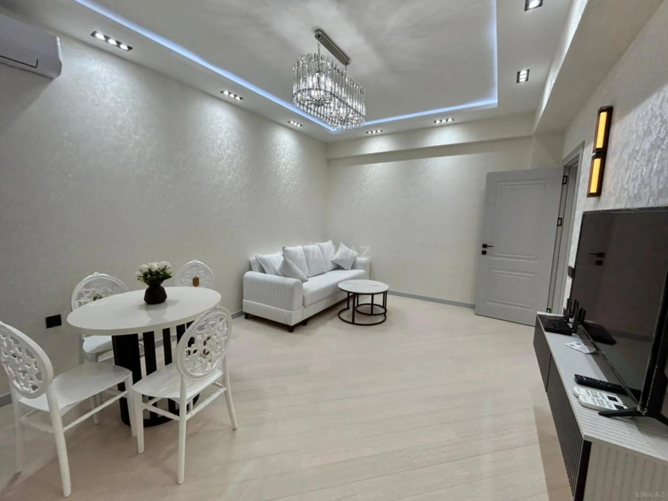 Kirayə verilir 2 otaqlı mənzil 70 m²