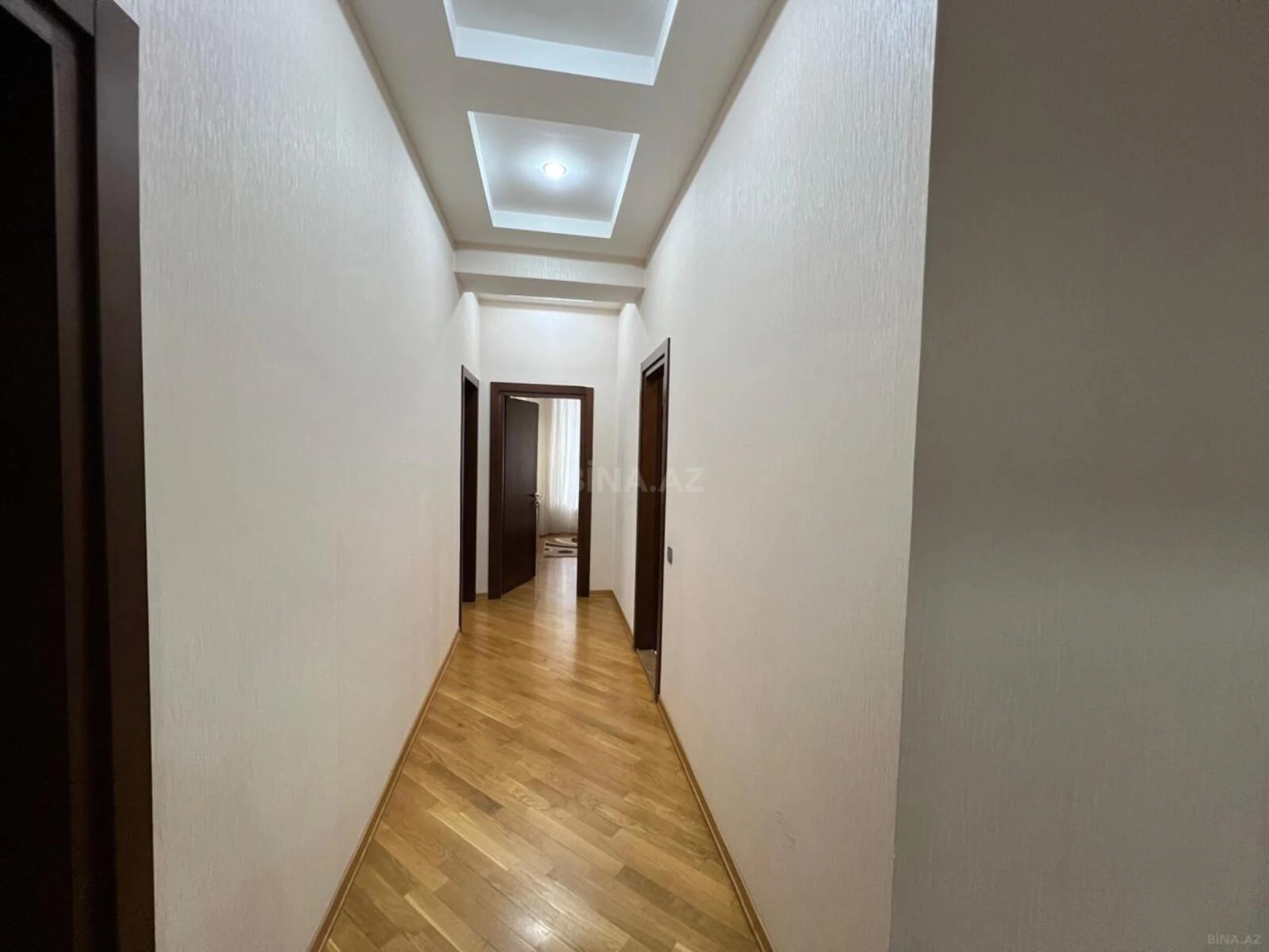 Satılır 3 otaqlı mənzil 140 m²