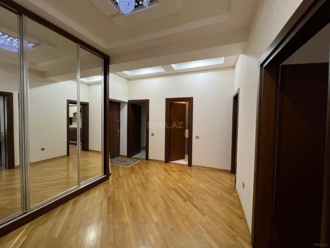 Satılır 3 otaqlı mənzil 140 m²