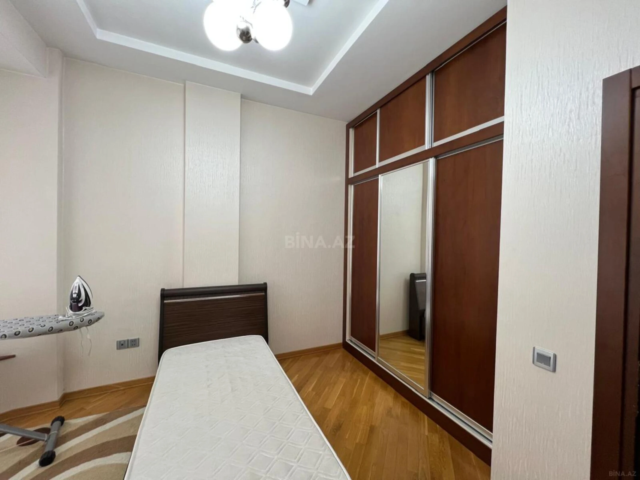Satılır 3 otaqlı mənzil 140 m²