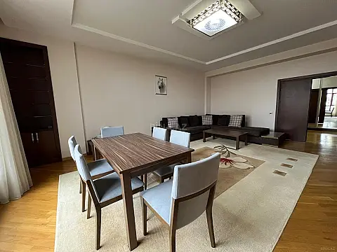 Satılır 3 otaqlı mənzil 140 m²