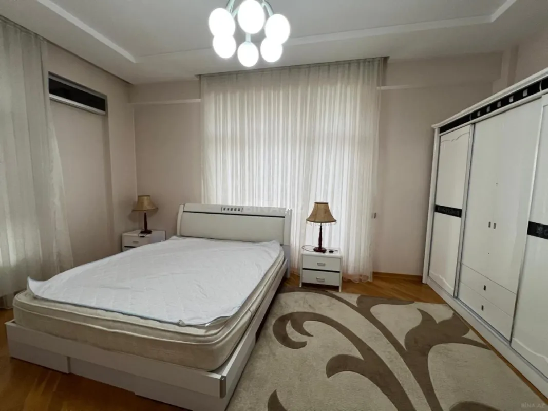 Satılır 3 otaqlı mənzil 140 m²