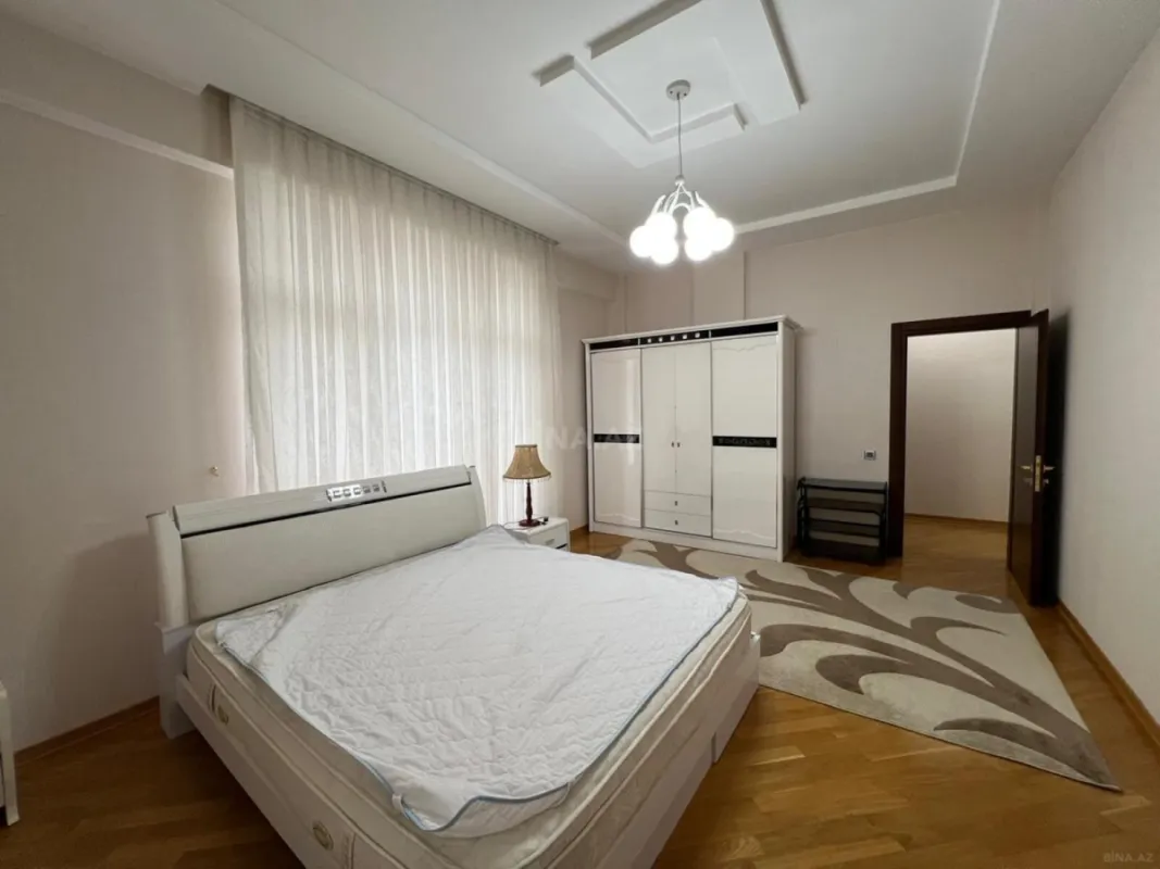 Satılır 3 otaqlı mənzil 140 m²