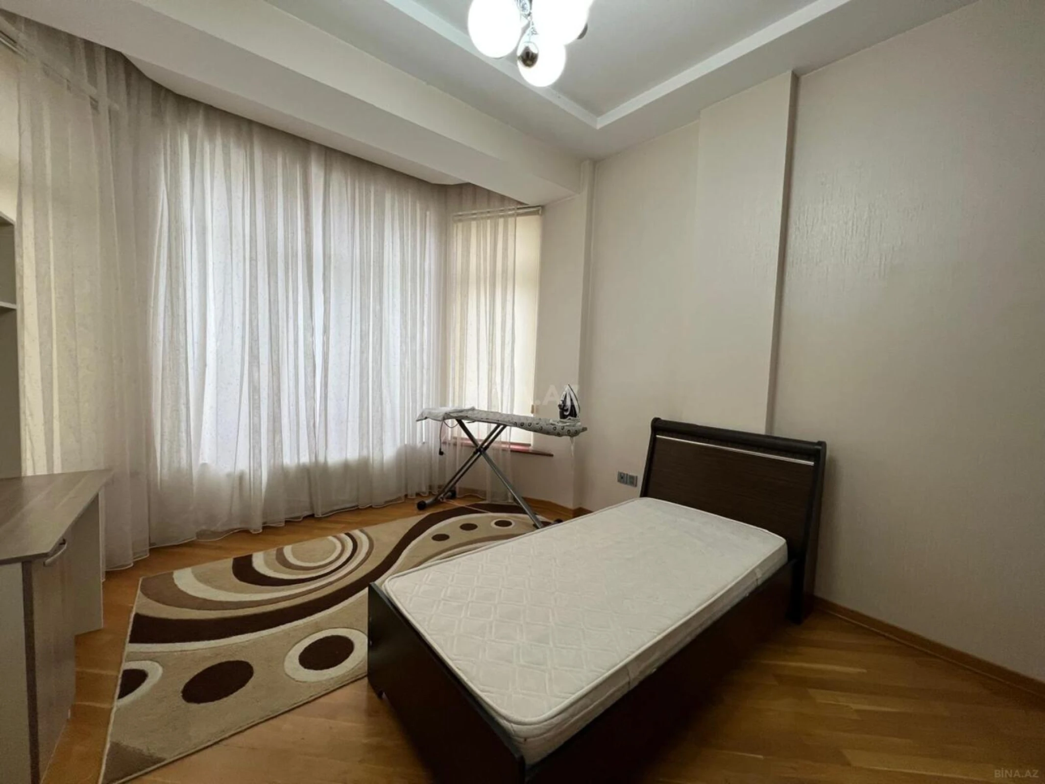 Satılır 3 otaqlı mənzil 140 m²