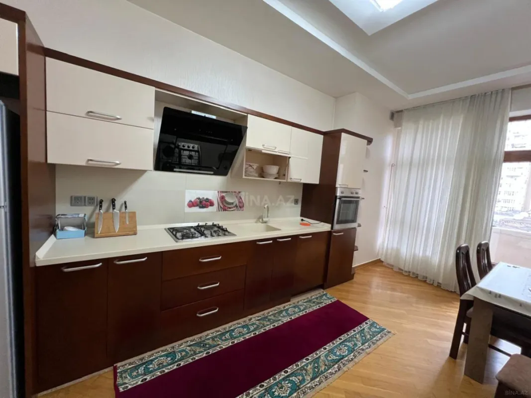 Satılır 3 otaqlı mənzil 140 m²