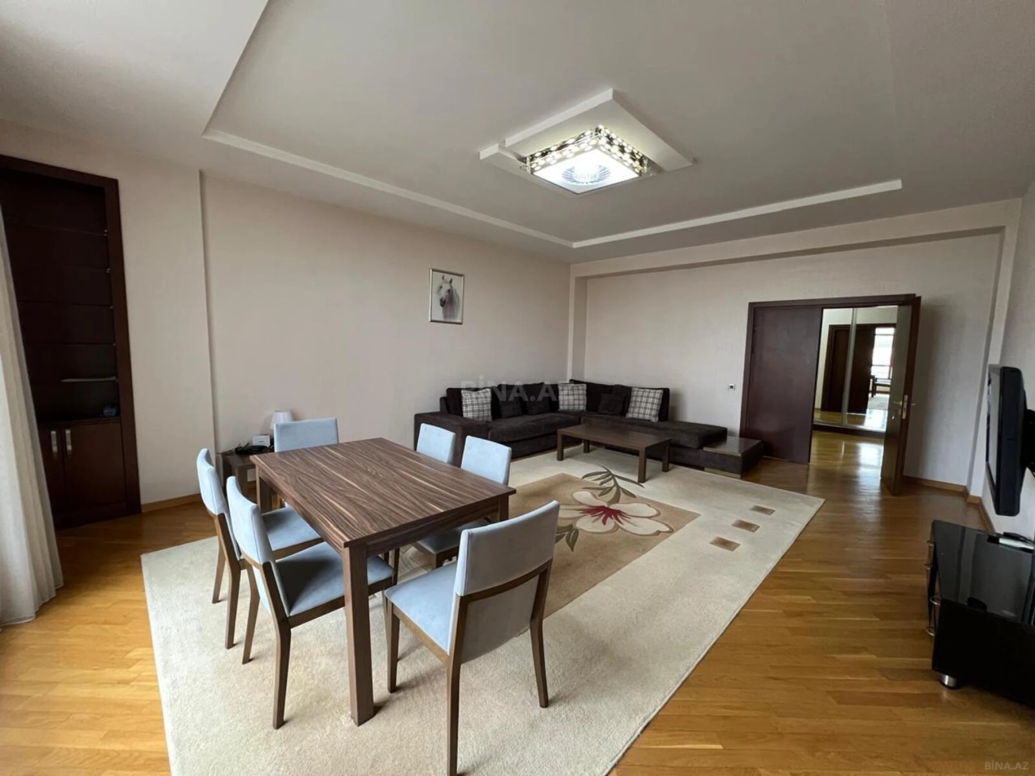 Satılır 3 otaqlı mənzil 140 m²