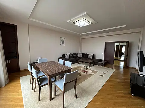 Satılır 3 otaqlı mənzil 140 m²