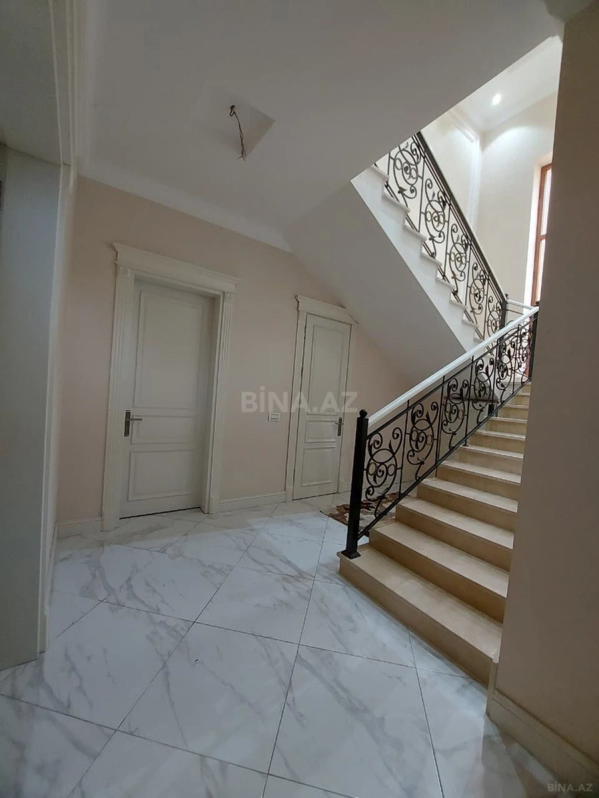 Satılır 7 otaqlı həyət evi 400 m²