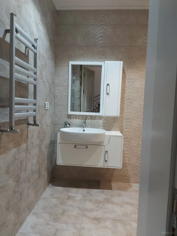 Satılır 7 otaqlı həyət evi 400 m²